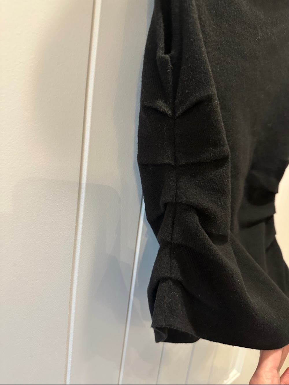 Le Lis Black Off-Shoulder Sleeveless Top - Picture 4 of 4